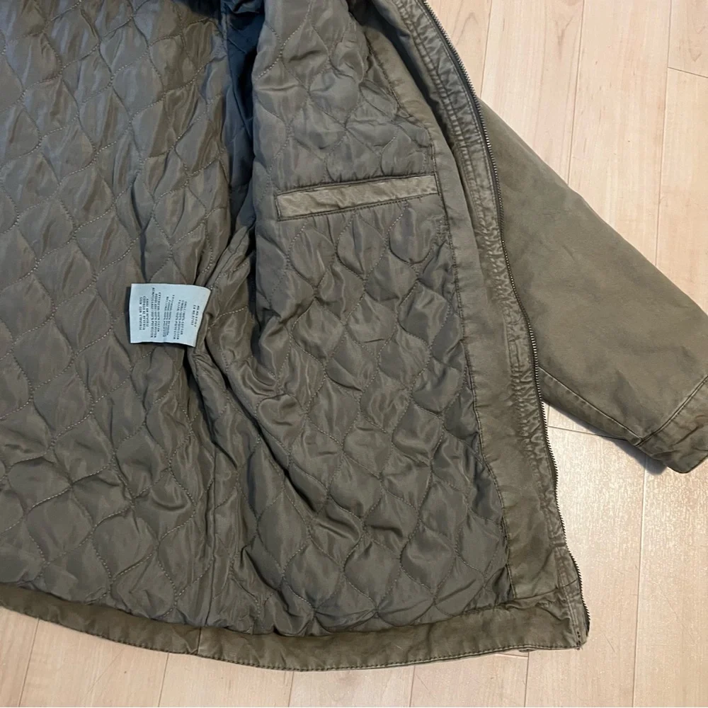Levi's Green Military Field Jacket with Structured Collar and Sturdy Material - Picture 9 of 11